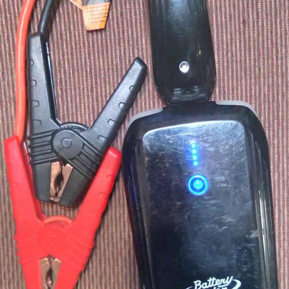 Vehicle jump starter - Picture 2 of 4